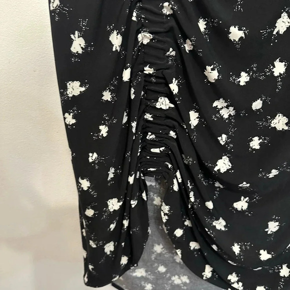 Chelsea28 flutter sleeve ruched dress. NWOT’s Size 1 - Picture 5 of 8